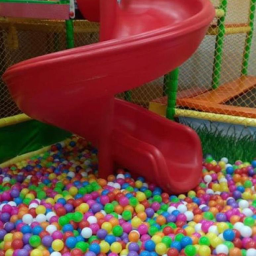 INDOOR PLAYGROUND MAZE